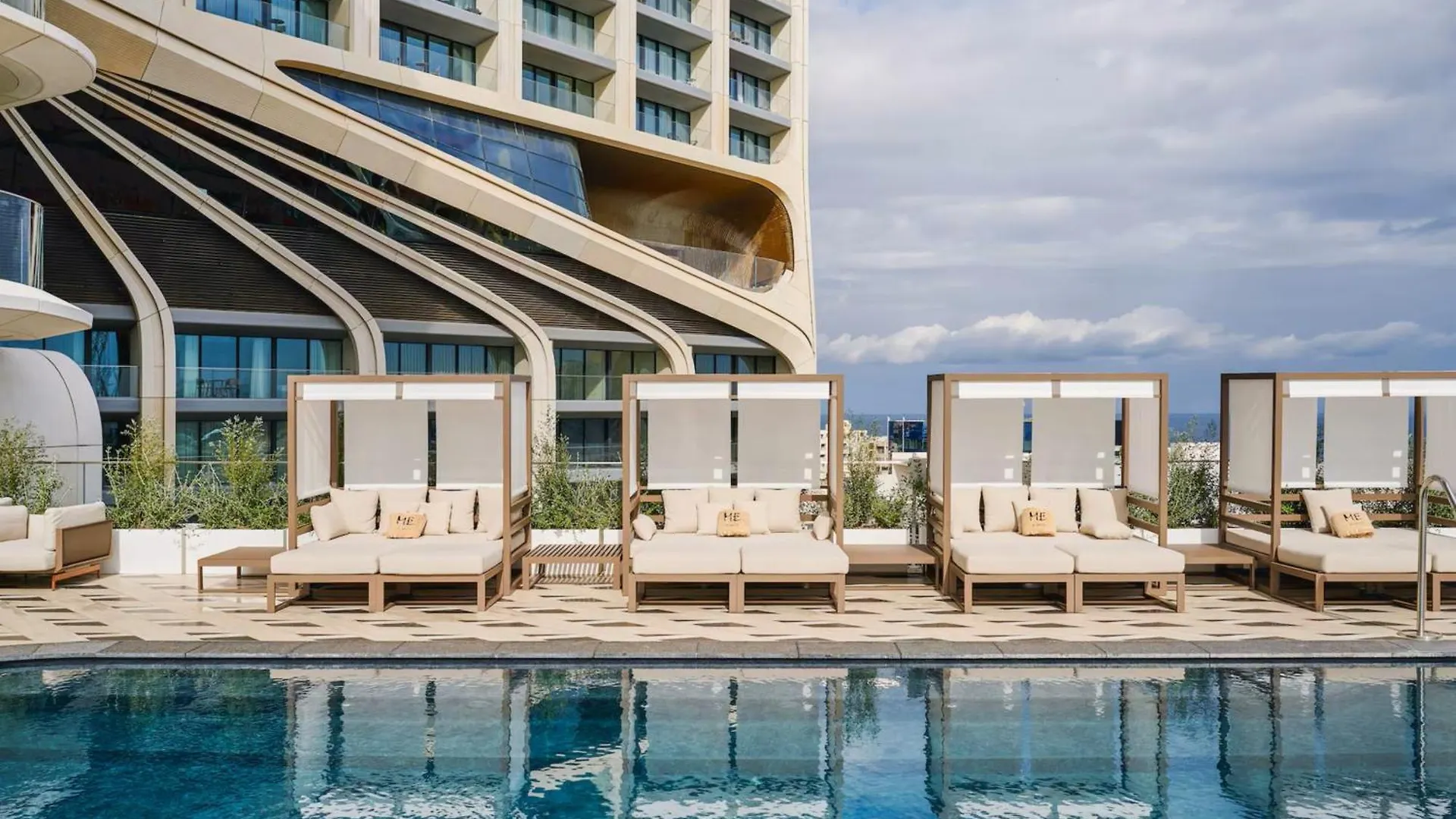 Experience Luxury Living At Mercury Suites San Julián Apartamento